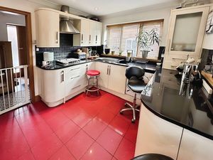 COLLINGWOOD ROAD- click for photo gallery